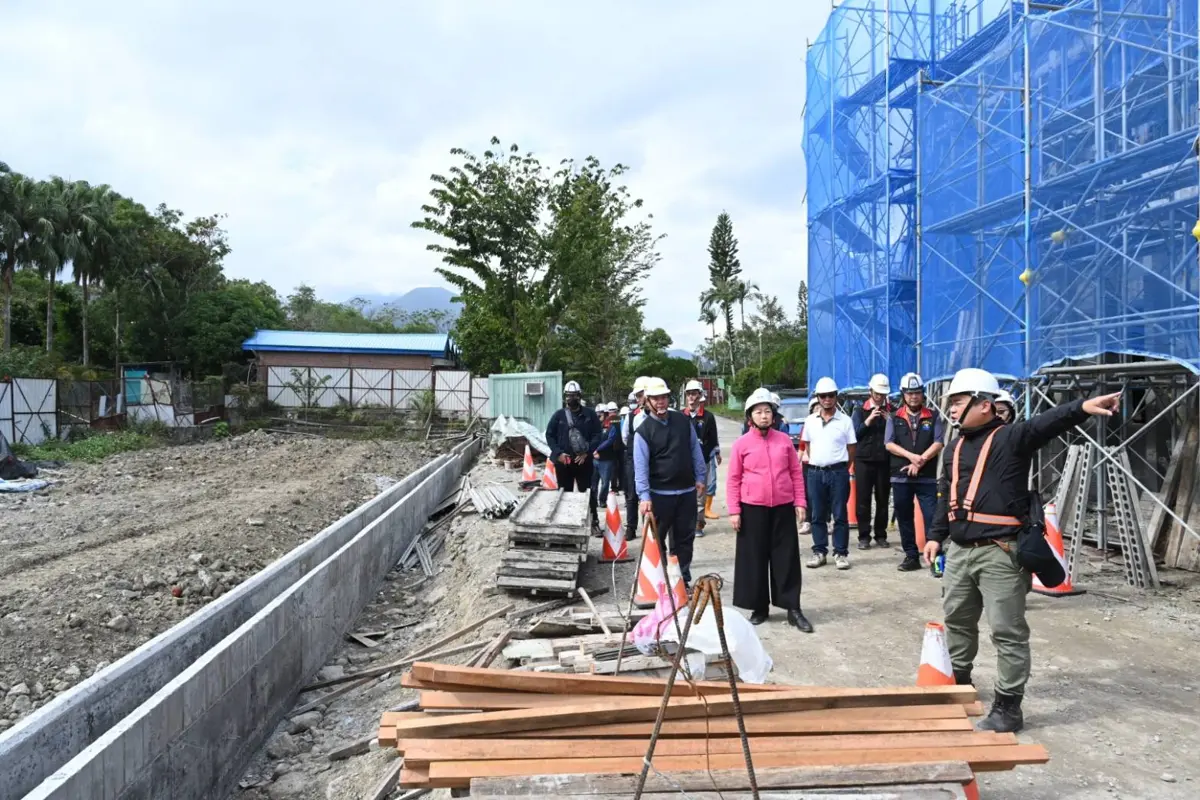 花蓮震後校園重建加速！東里、富北國中拚2026年完工 徐榛蔚親赴現場督軍