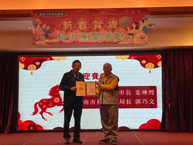 台南暖心過年!開基玉皇宮五度攜手市府 助125名弱勢兒少添新衣