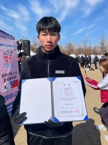 臺南之光!跑者陳重樺韓國櫻花馬拉松奪冠 1小時16分飆出半馬總冠軍