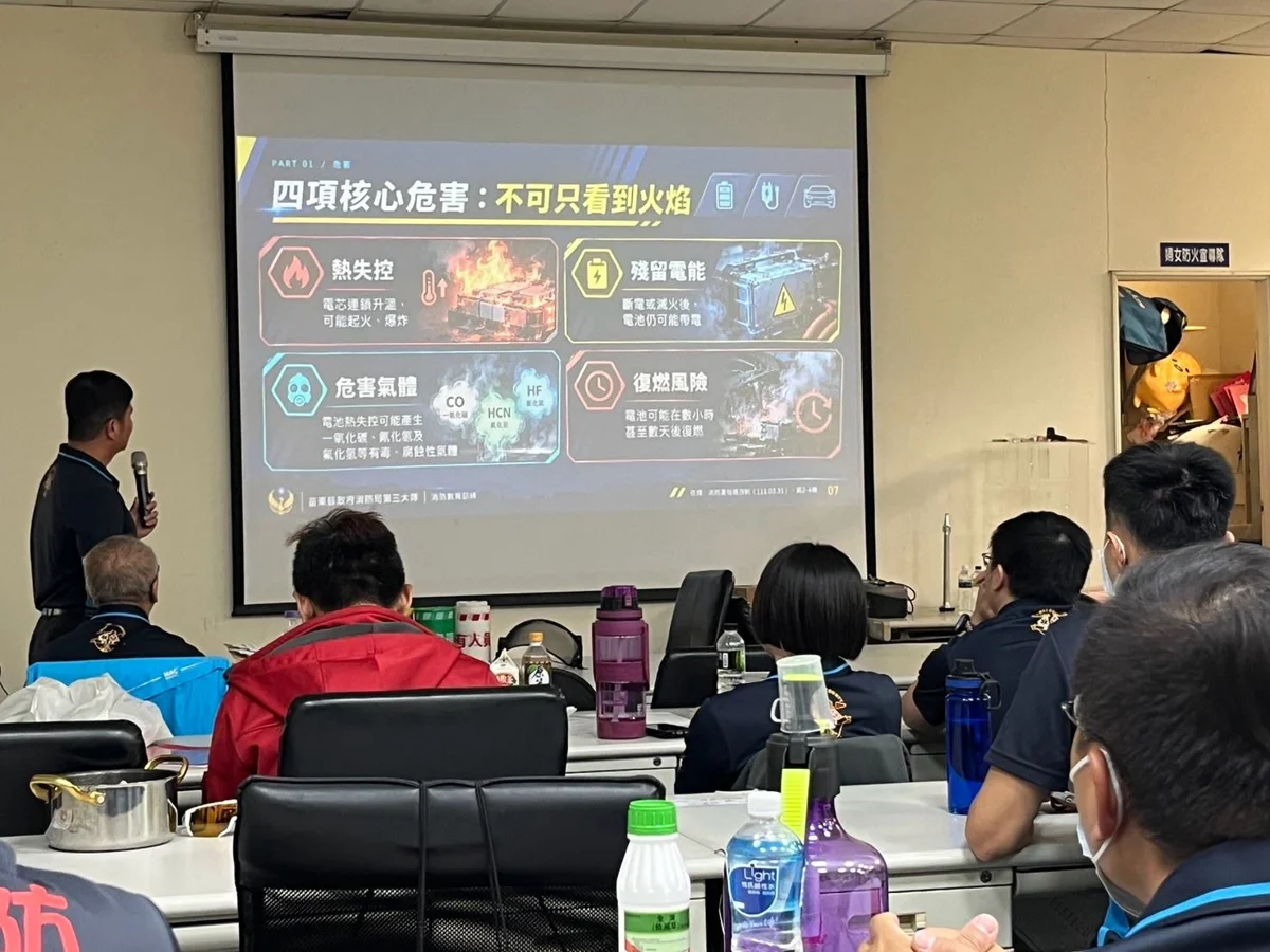 防範電動車火災!苗栗消防第三大隊實戰演練,強化3大救援器材操作