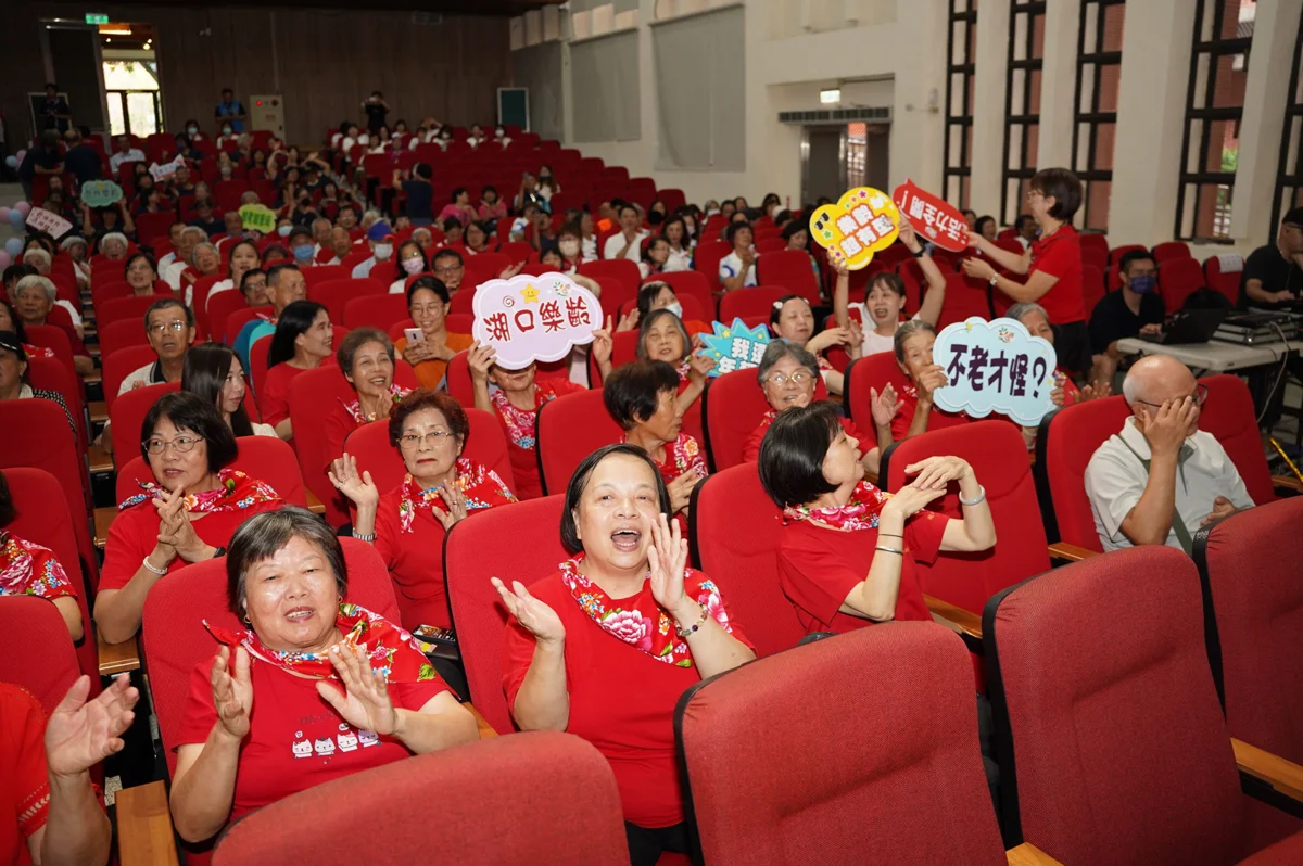 竹北樂齡嘉年華歡慶祖父母節！長輩齊聚民歌派對重溫青春