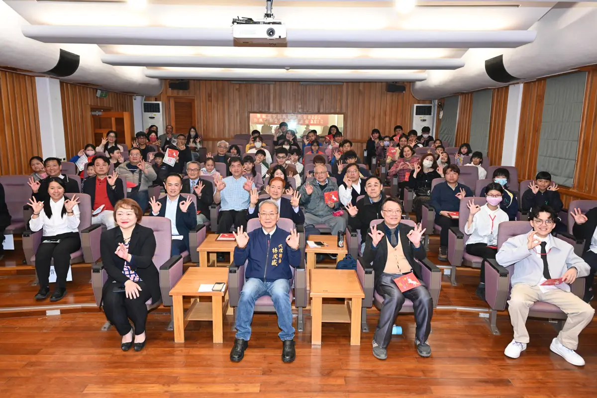 寒冬送暖!宜蘭40名清寒學子獲獎學金 代理縣長林茂盛親頒勉勵