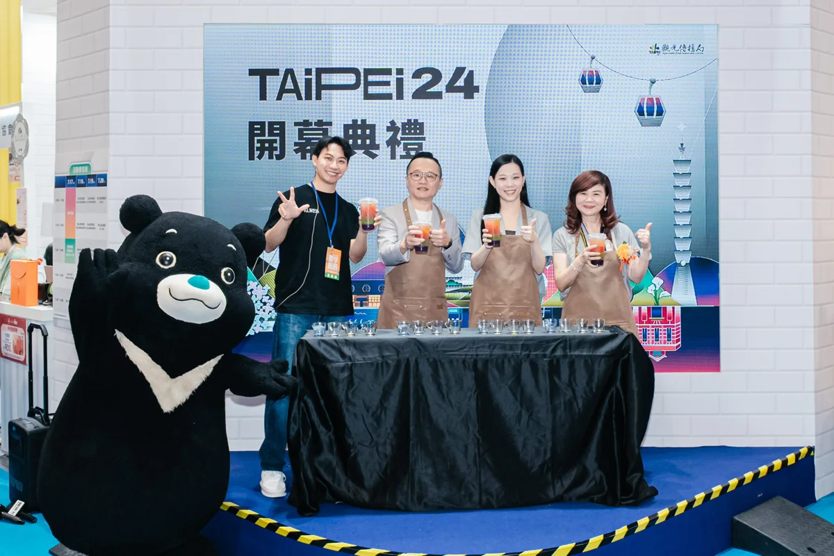 【2026夏季旅展】臺北館嗨翻世貿!消費滿800抽萬元住宿券,蜘蛛人煙火、貓空彩繪車廂搶先看