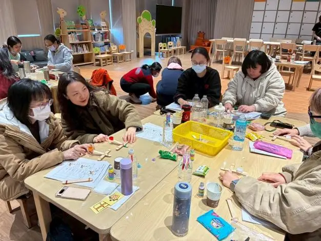 科學不再是惡夢!苗栗師訓揭秘「幼兒科普」訣竅,寶特瓶、吸管變身神奇教具