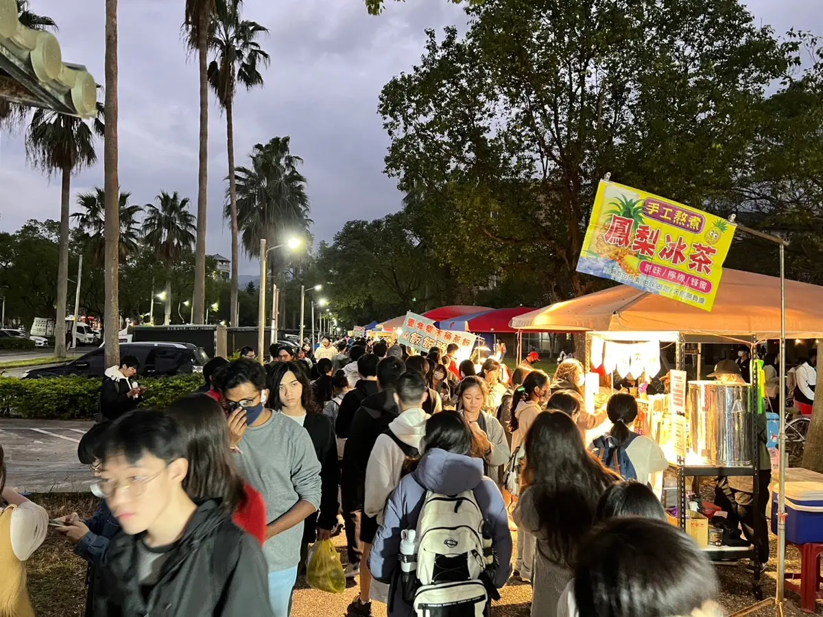 東華夜市強勢回歸!時間地點全攻略,快筆記!