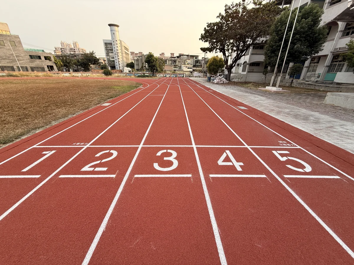 屏東校園跑道大升級！再增19校獲補助　累計投入逾13億打造安全操場