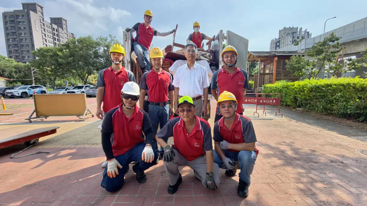 花蓮災民一通電話求助!台中「家具超人」火速出動,25件再生家具直送到府
