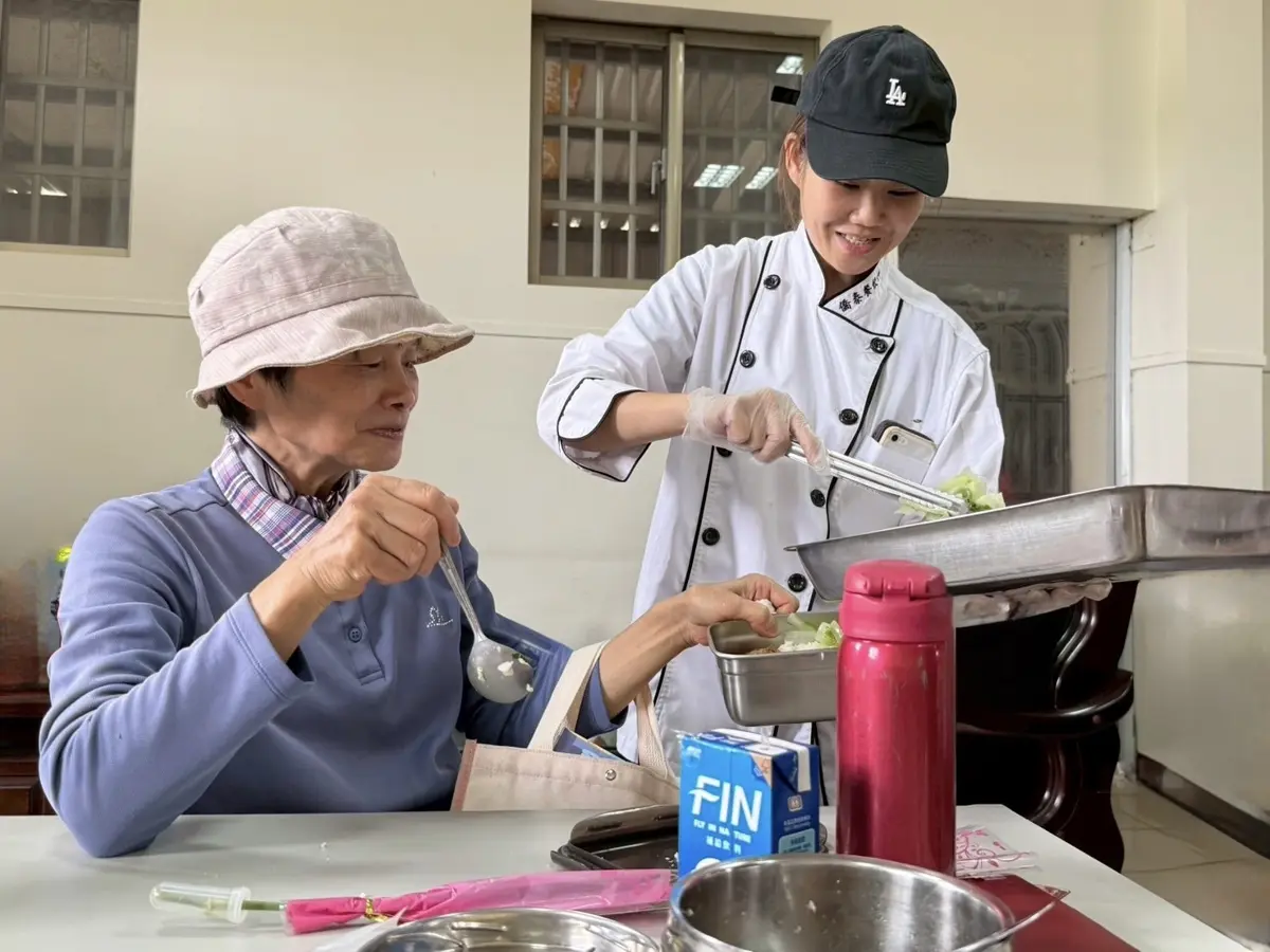 新竹「幸福小蜜蜂」2.0上路!移動餐車深入社區 現煮熱食溫暖長輩心