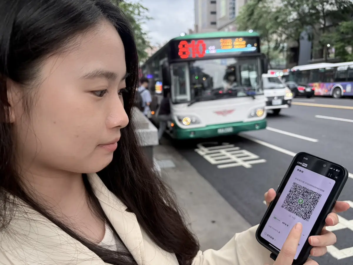 手機嗶一下就上車!雙北公車捷運明起支援LINE Pay,通勤族必看