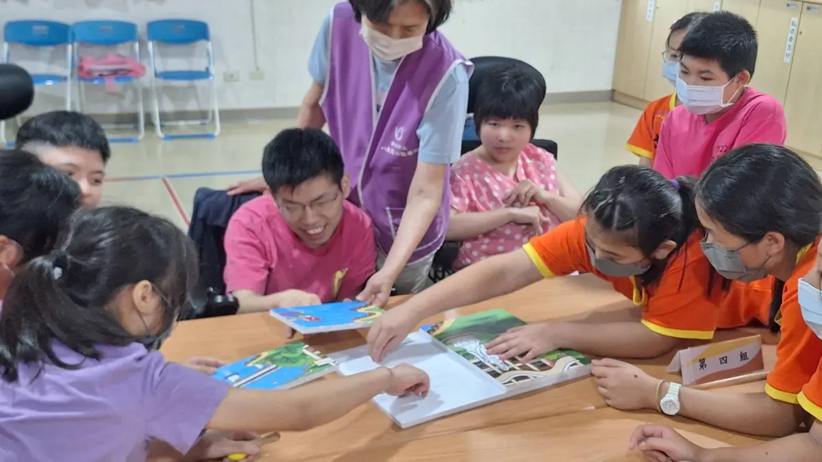 拼圖拼出友誼！八里愛心教養院攜手屯山國小，身障體驗營打破心靈隔閡