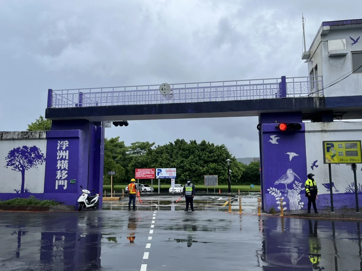 巴威颱風來襲!新北高灘地停車場10日清晨起只出不進 10時強制拖吊
