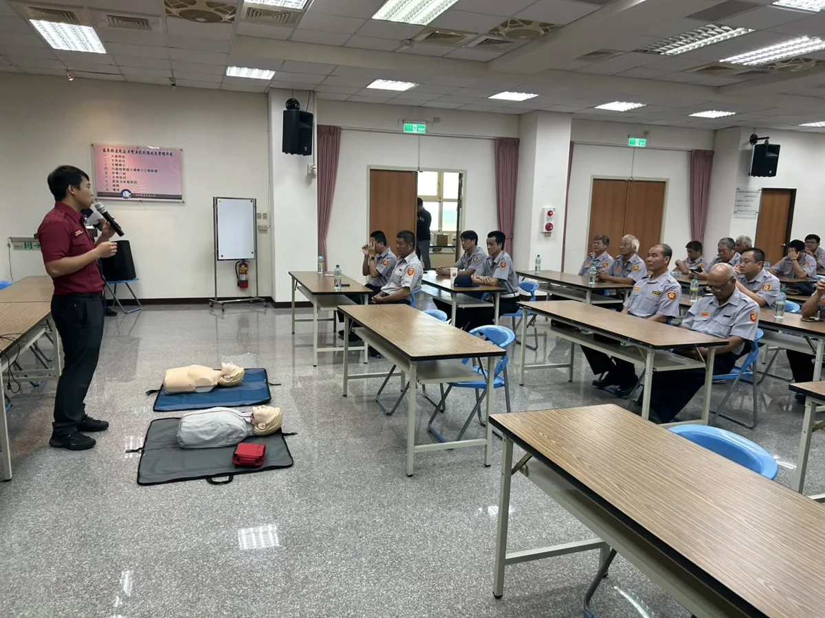 強化全民防衛網絡!苑裡分隊前進苑港漁會大樓推廣CPR與AED