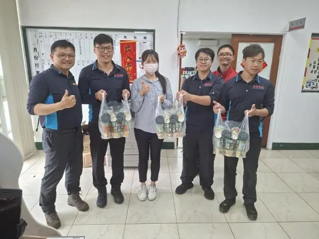 後龍消防隊徹夜救災 丘森茶室暖心贈飲打氣:致敬打火英雄!