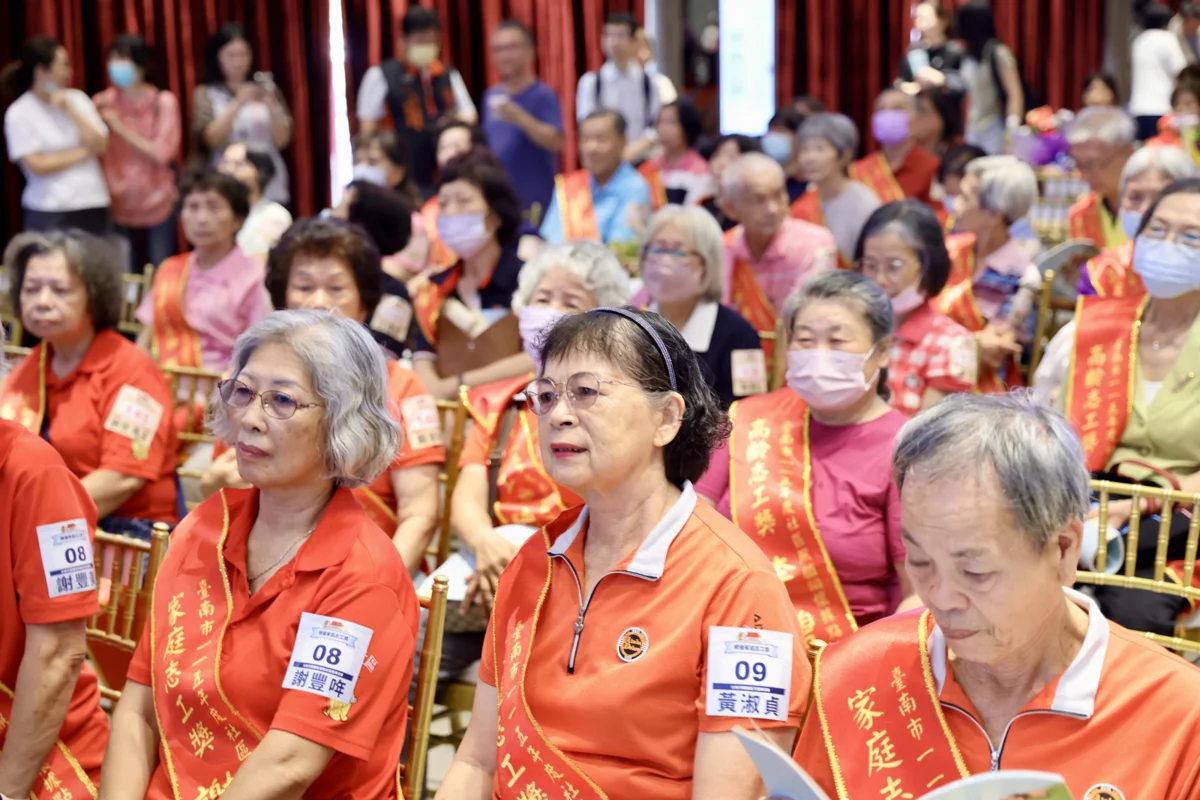 台南表揚逾百位高齡志工!93歲爺爺退而不休 蔬食共餐挑戰成果豐碩