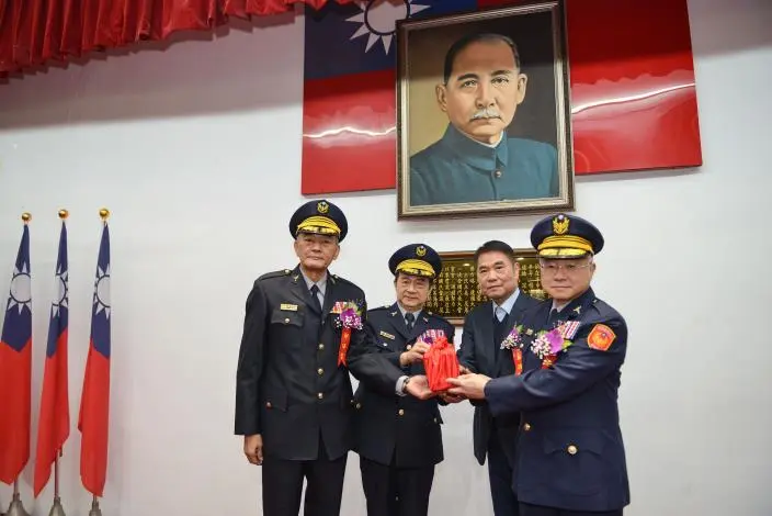 苗栗警界新風貌!新任局長李忠萍接棒,縣長鍾東錦期許打造幸福家園
