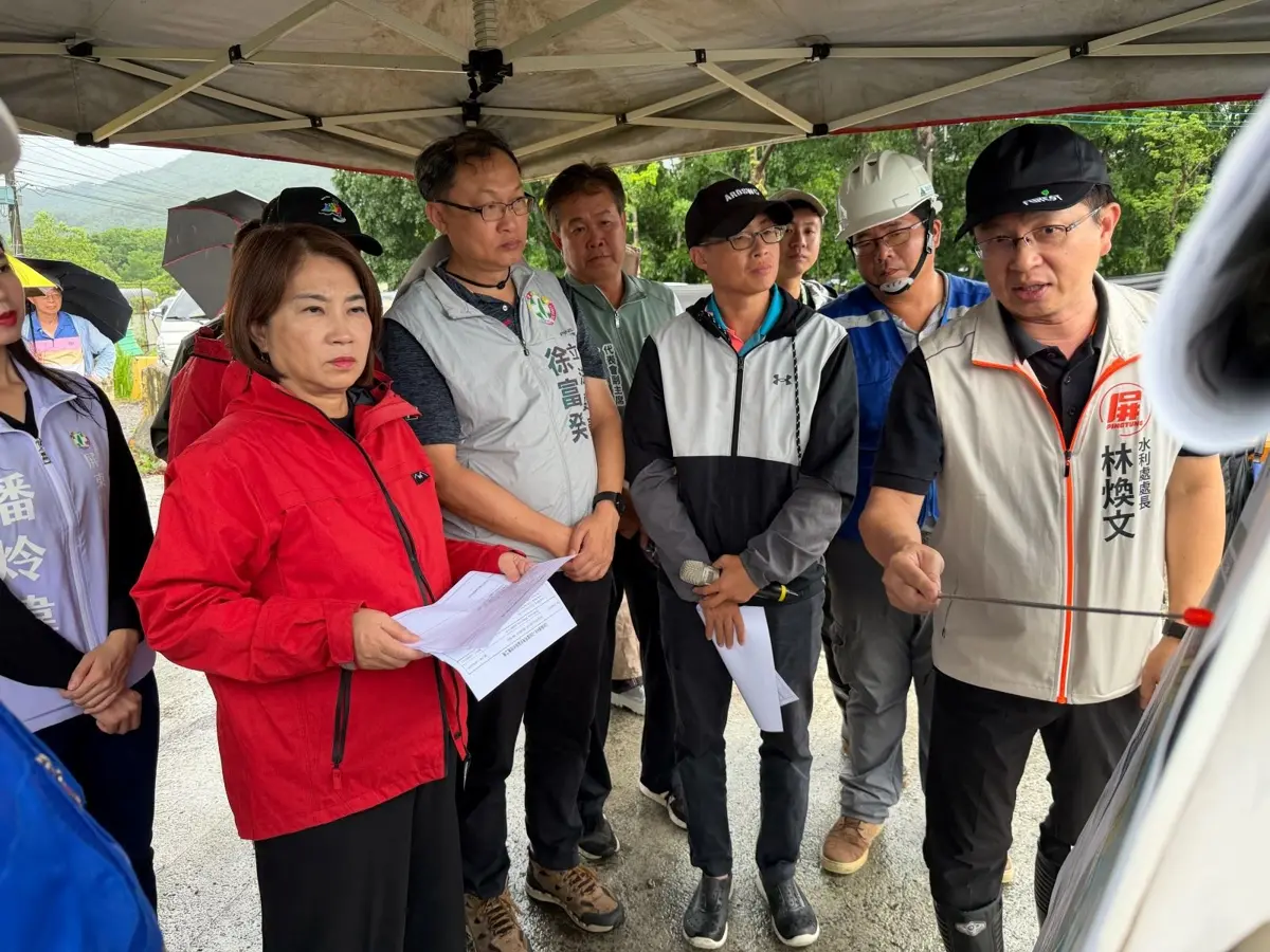 屏東豪雨不斷！周春米親赴萬巒視察防洪工程 曝「滯洪池」是治水關鍵