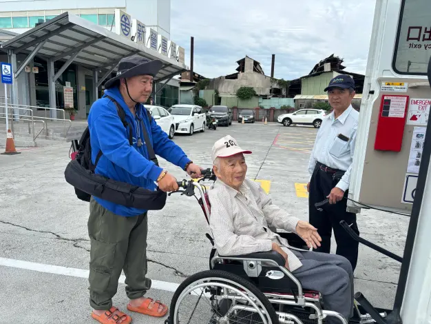 臺南賞蘭去！國際蘭展暖心接駁上路，黃偉哲邀身障朋友免費搭復康巴士