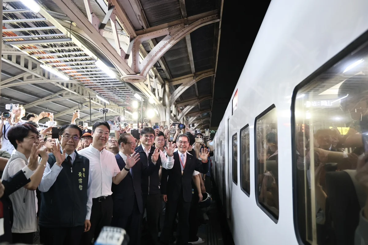 等了17年!台南鐵路地下化10/17通車 地面末班車感動謝幕