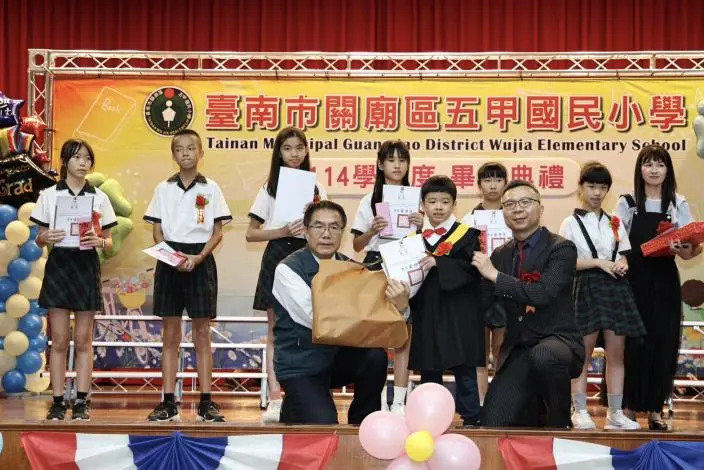 【在地頭條】關廟五甲國小畢業典禮溫馨登場！131位學子向陽啟程