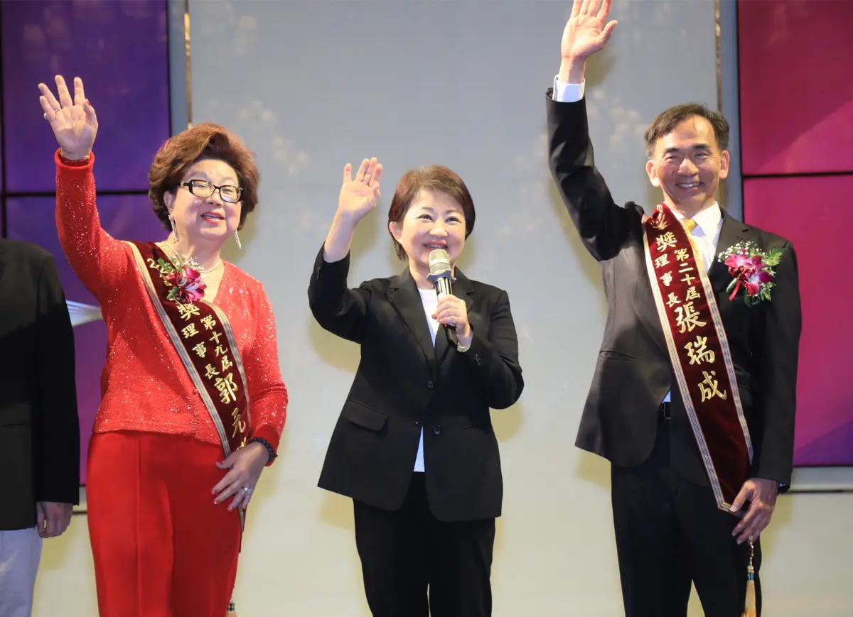 台中金手獎協會新舊交接!盧秀燕讚「隱形冠軍」搖籃,新理事長張瑞成接棒拚經濟