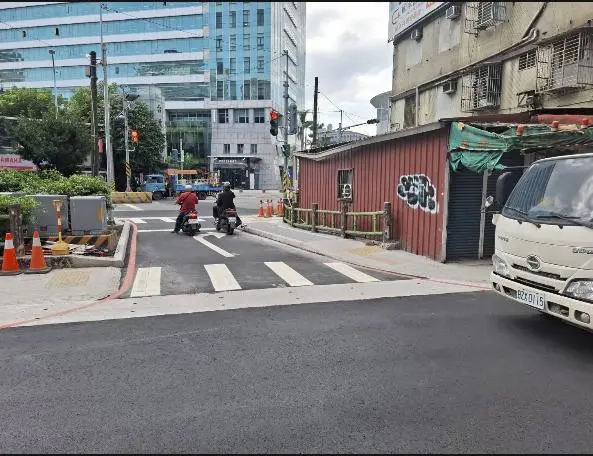 新店人注意!順安街塞車有解了 增設「專用迴轉道」實測成效大公開