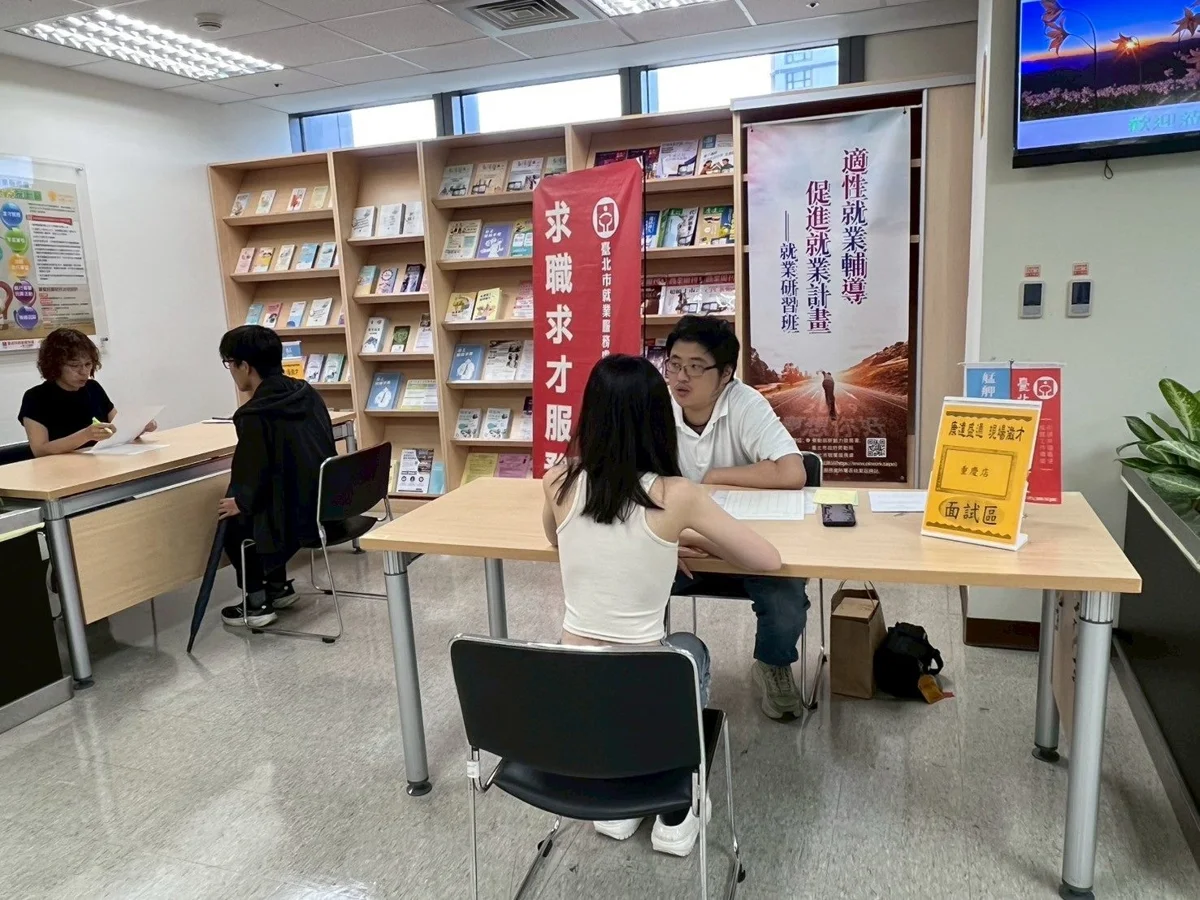 北市9場徵才釋出853職缺!儲備主管月薪上看6萬,數位人才成超商新寵