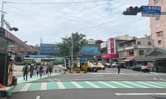 瑞芳車站大變身!首創「對角線斑馬線」啟用,過馬路免跟汽車搶道更安全