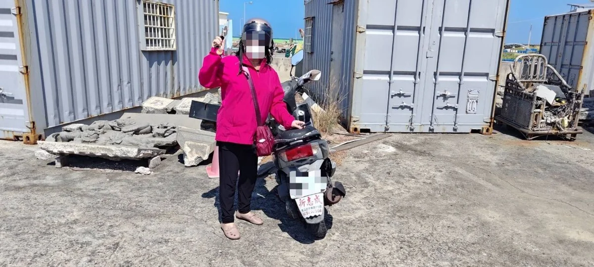 婦人忘記機車停哪裡焦急徘徊!文澳派出所警員陳志遠主動載她沿途找回