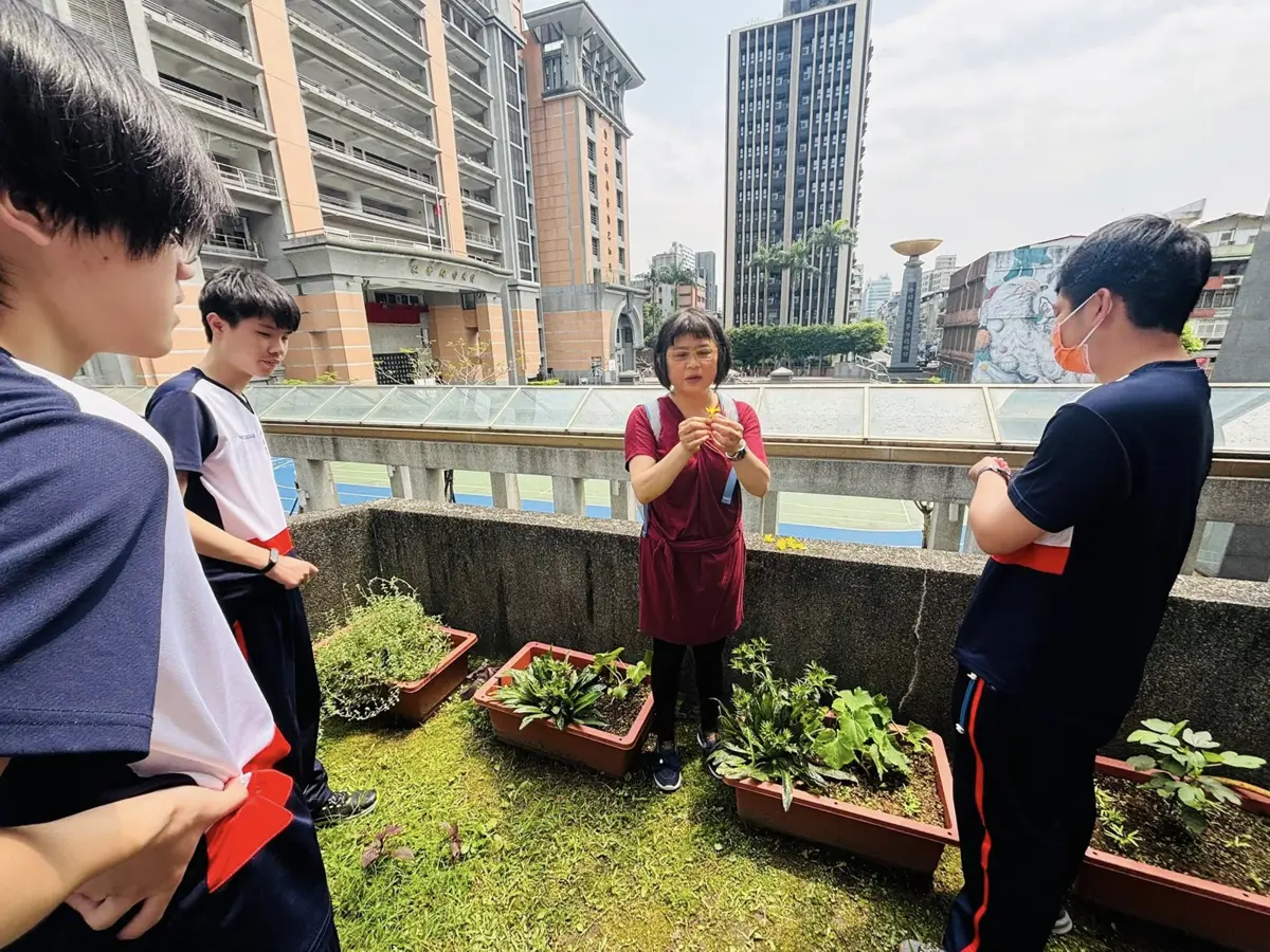 育達烘焙科玩真的!「青青小田園」自己種香草,從產地到餐桌學食安