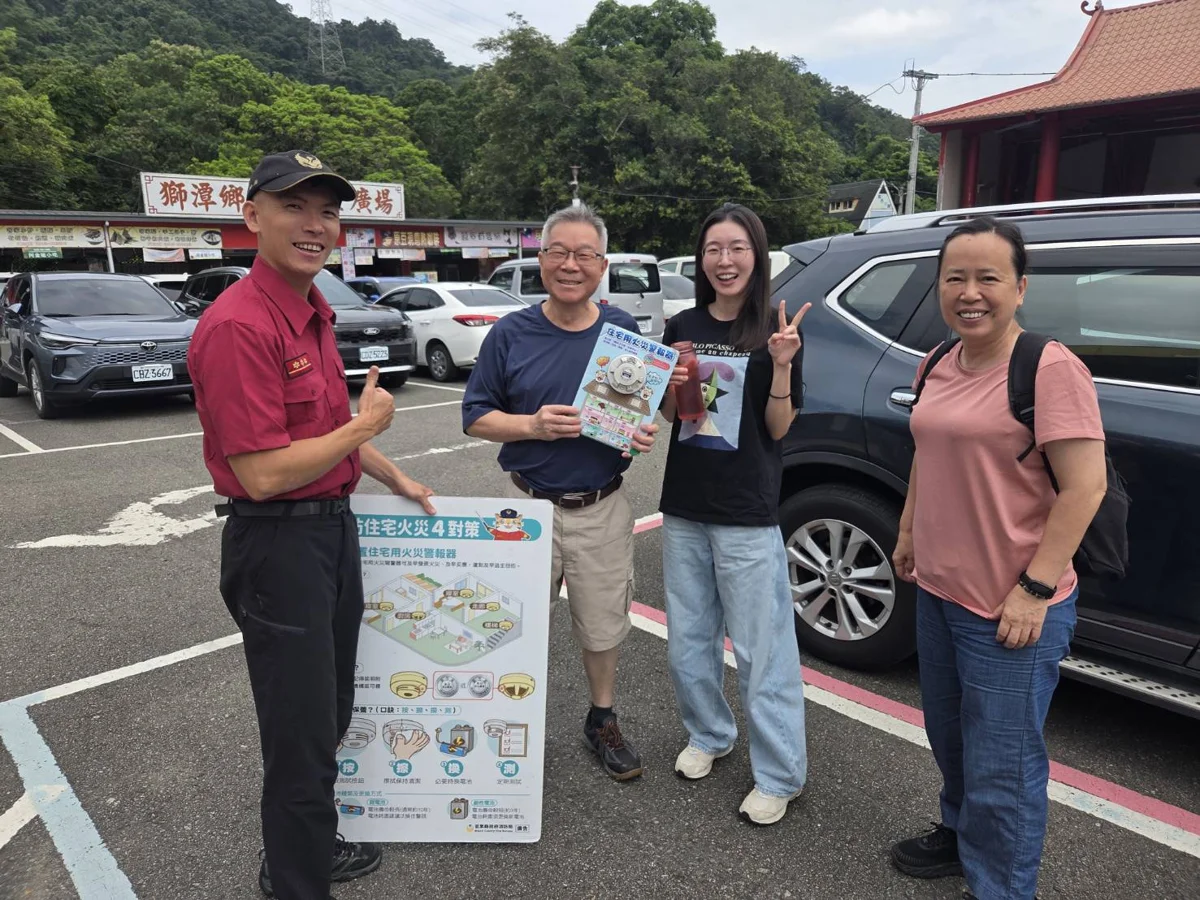 獅潭義民廟週末湧人潮!消防局駐點宣導「保命神器」安裝訣竅