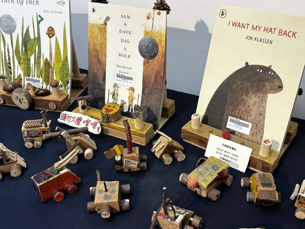 北投逸仙國小學生巧手!廢棄木桌變身藝術品,「沐木逸仙」展覽免費看到飽