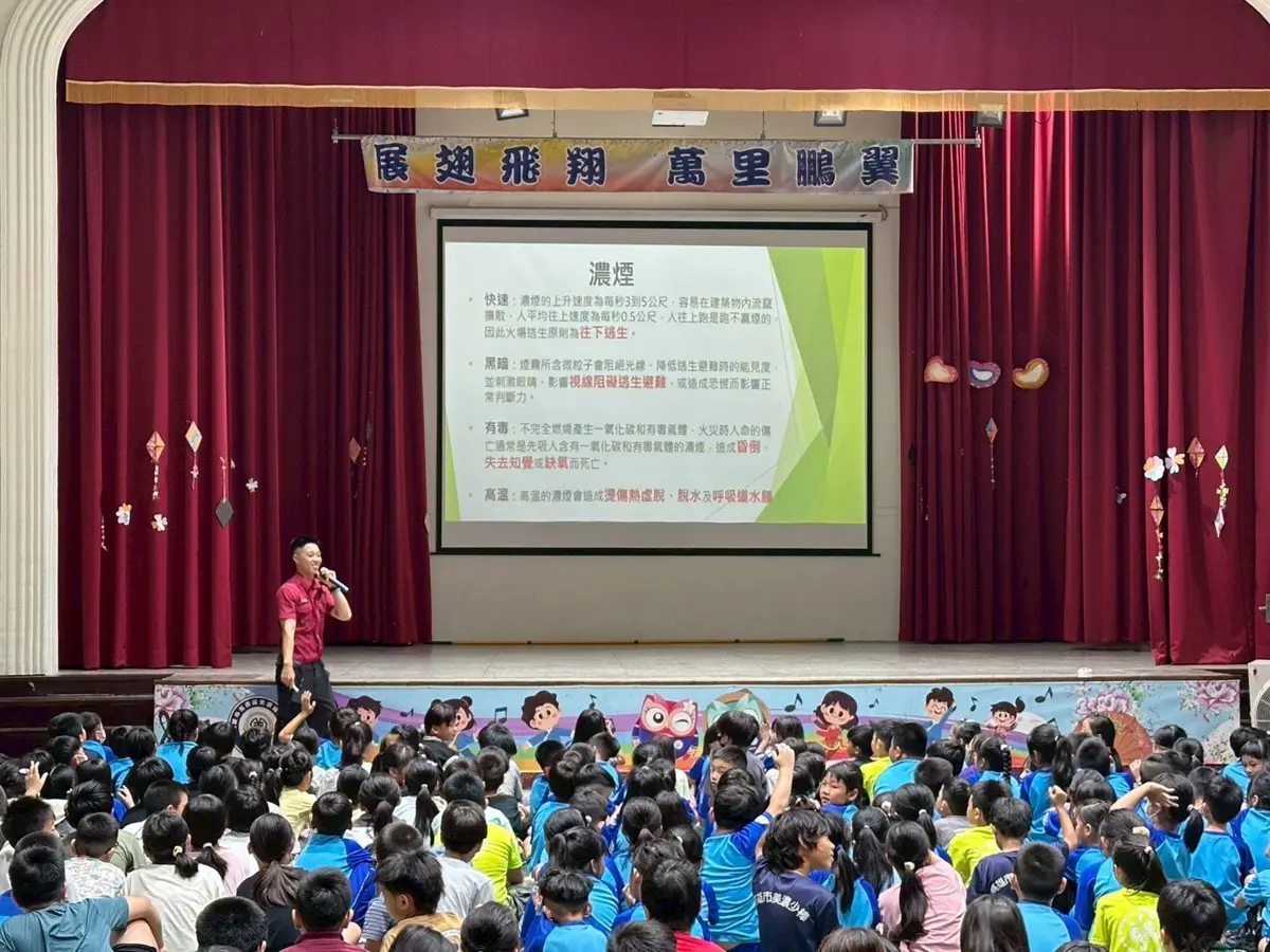迎戰夏日颱風季！美濃消防隊前進國小，330師生學會防火防溺保命絕招
