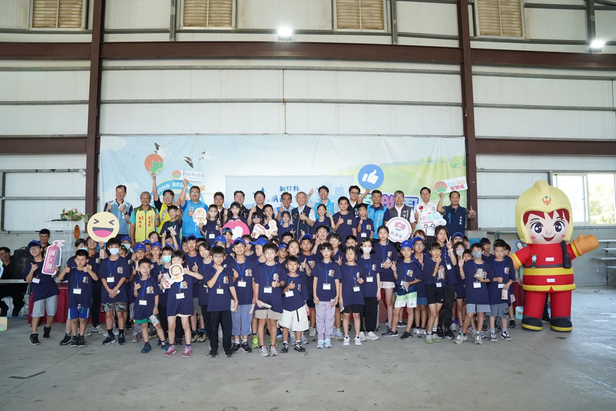 新竹縣消防夏令營登場！80名學童夜宿消防局 挑戰山訓與急救任務