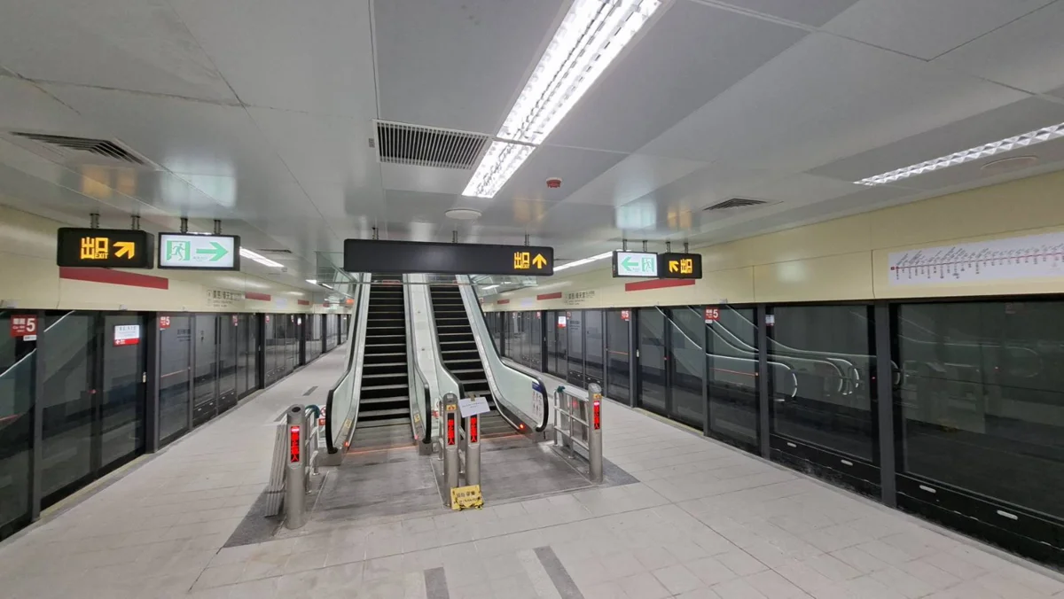 捷運廣慈/奉天宮站天花板突崩塌!原因曝光竟是「洗地水惹禍」