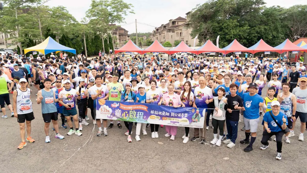 近800人開跑!新竹關公盃路跑登場 高虹安為畢業生加油打氣