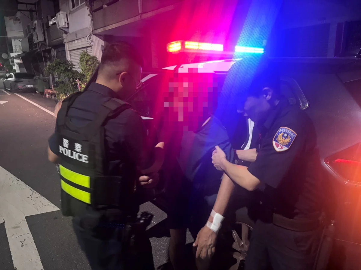 員警夜巡驚見迷失老翁!警政系統迅速比對助平安返家