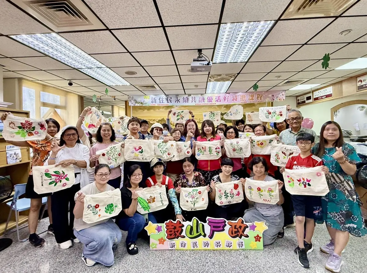 鼓山新住民手作「敲拓染」！植物變身環保袋，體驗綠生活美學