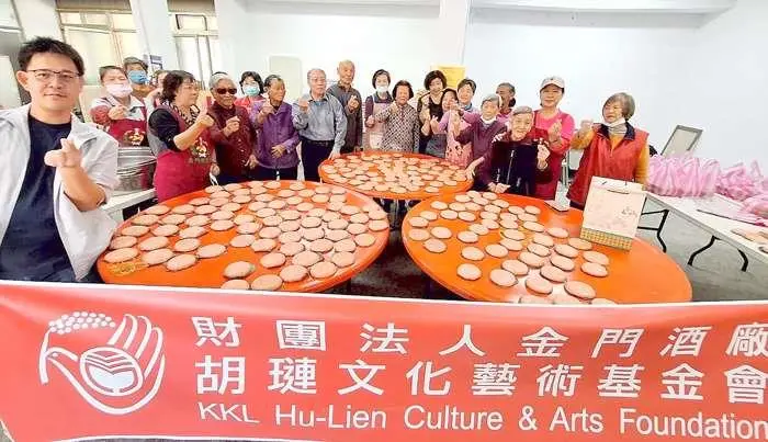 金門冬至不只搓湯圓!「手作土仁粿」正夯,耆老親授古早味找回家的溫度