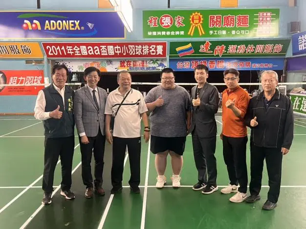 奧運國手的秘密基地！運動部長李洋突訪台南關廟「達陣羽球館」，親謝高中救命恩人
