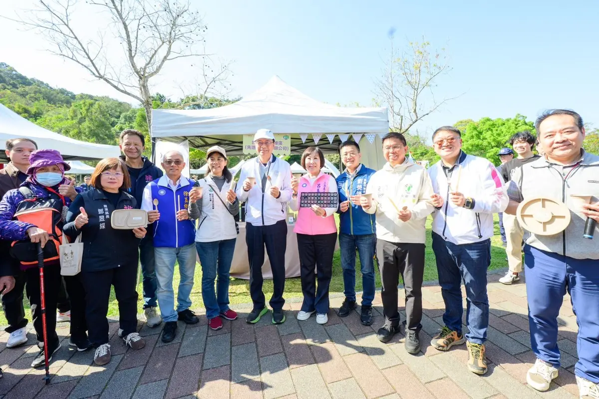 龍潭植樹節不只是種樹！張善政揭桃園永續藍圖：國產材課桌椅、龍潭莕菜復育同步啟動