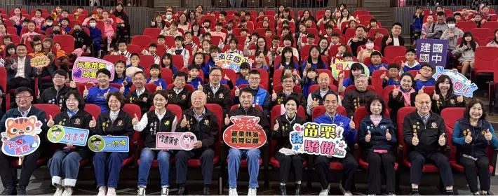 苗栗之光!客家藝文、科展、機器人競賽全國奪冠,縣長鍾東錦親自表揚