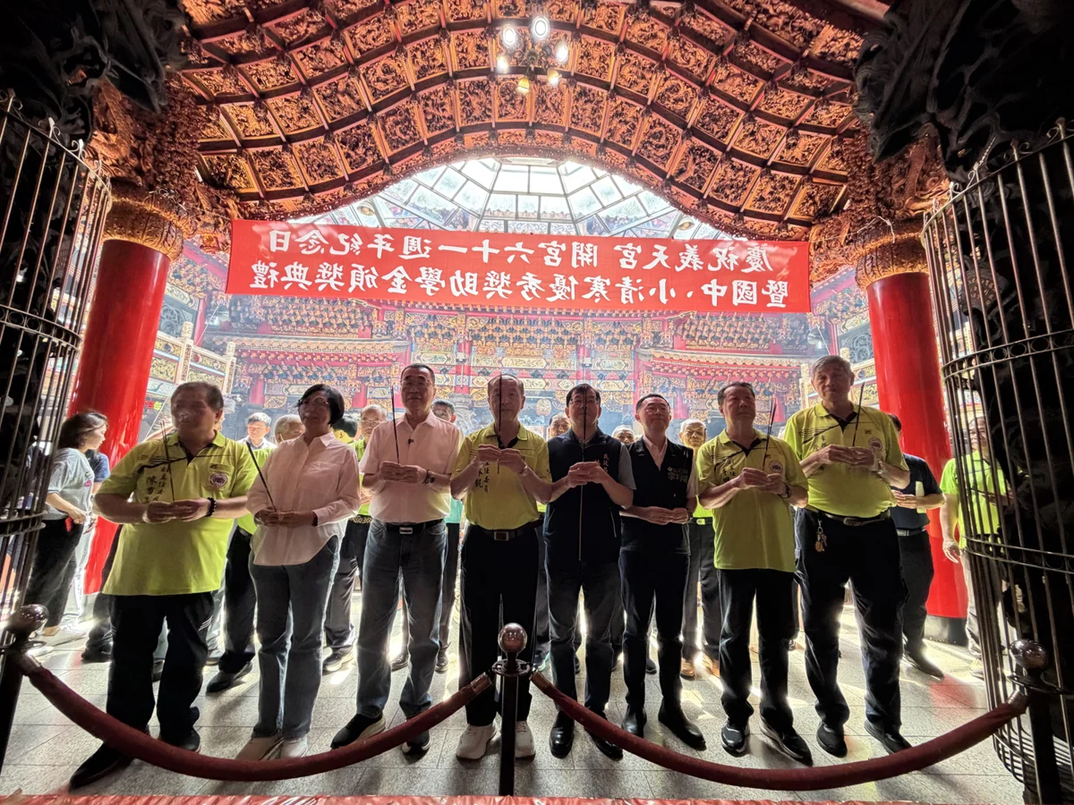 三重義天宮首發清寒獎助學金!民政局長林耀長親頒鼓勵逆境學子