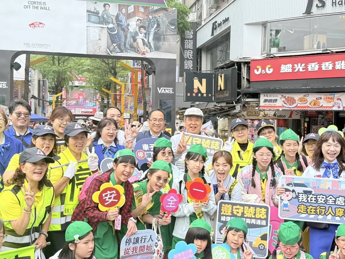 西門町週末驚見大批童軍!北市府宣導「行人禮讓」趣味闖關吸睛