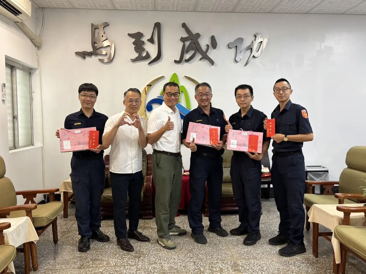 慰勞偏鄉波麗士！台東縣警局頒贈成功分局端午慰問金