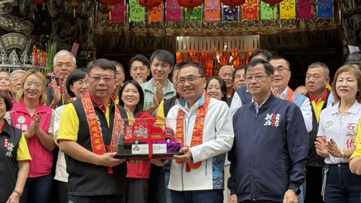 板橋媽祖顯神威!慈惠宮豪捐2115萬防災神車,侯友宜親自體驗「5感」震撼