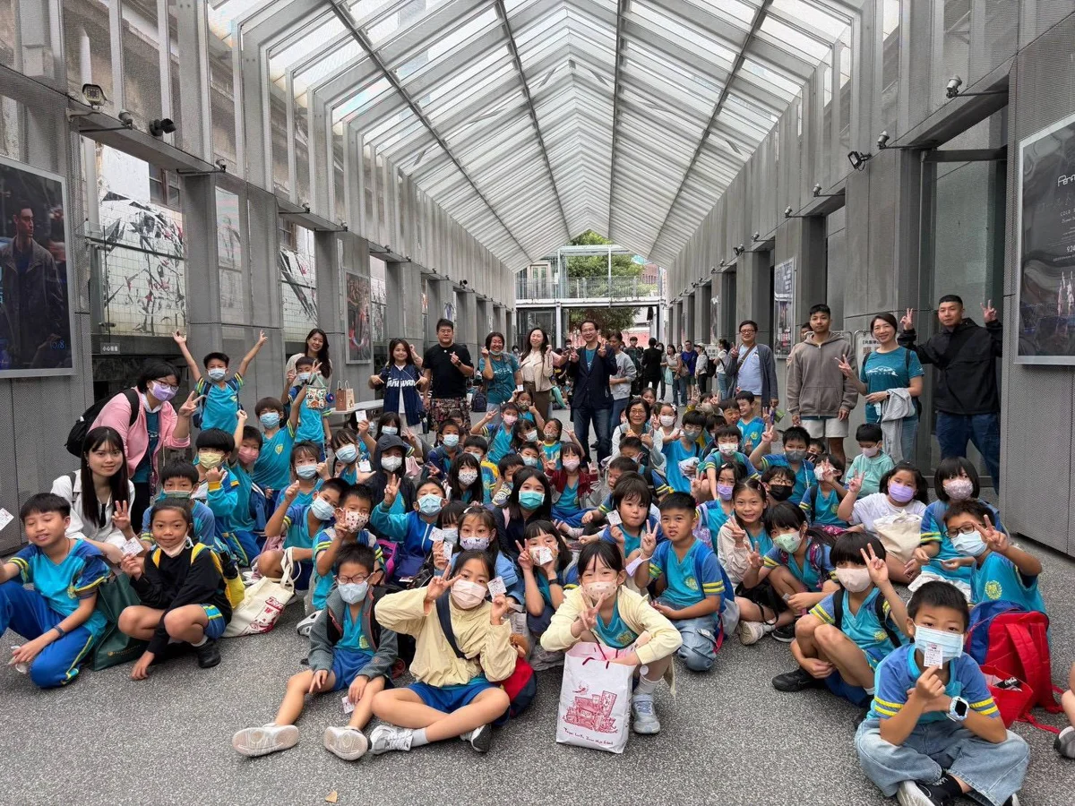 家長霸氣包場!雨聲國小師生齊聚華山電影院 觀賞《冠軍之路》迎導演驚喜現身