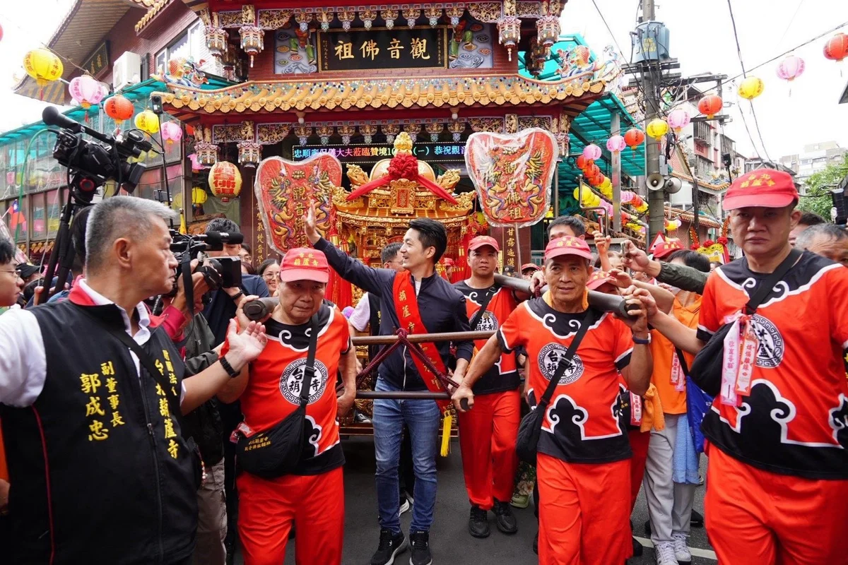 社子葫蘆寺霸氣捐第8輛救護車！蔣萬安揭牌致謝：配置福國分隊守護市民
