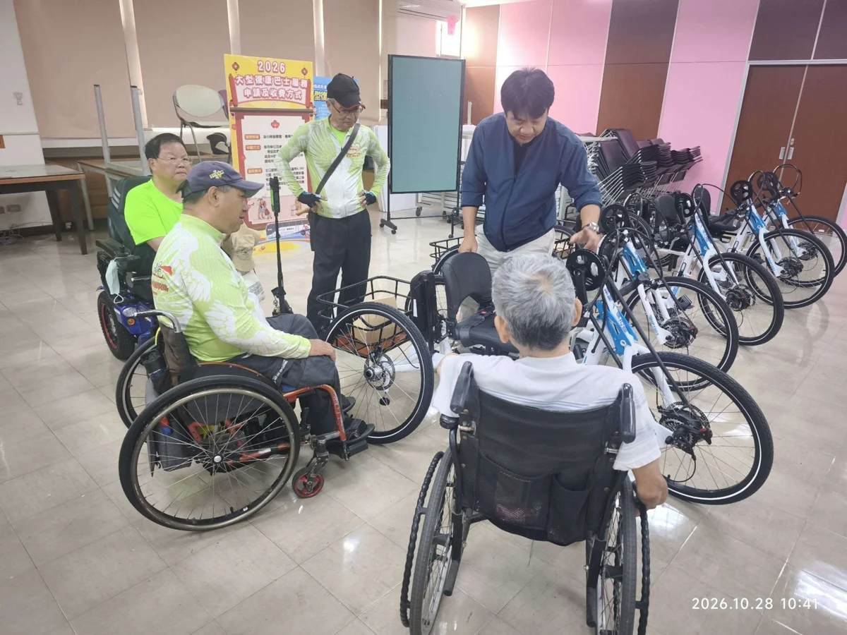 匿名善心人以父之名回饋雲林！豪捐15輛百萬手搖車助身障朋友乘風出行