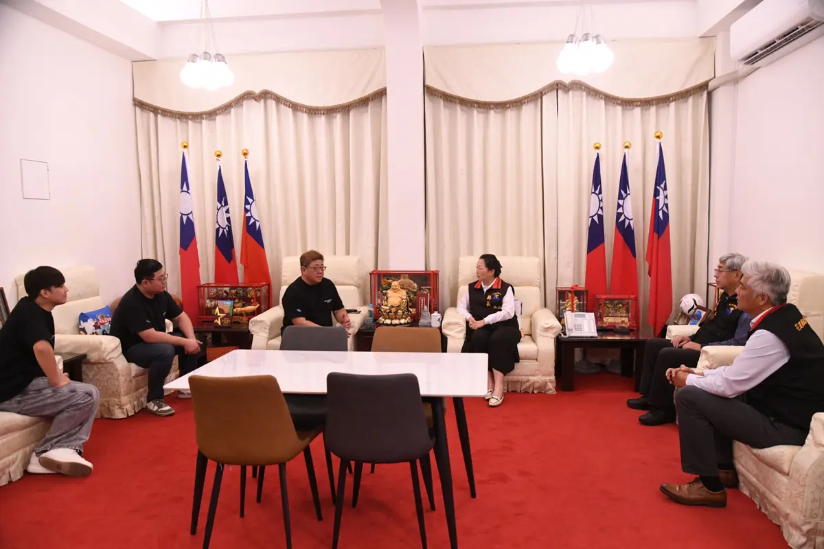 暖心馳援光復鄉!卓越行道會捐300套桌椅 助馬太鞍溪洪災戶重建家園