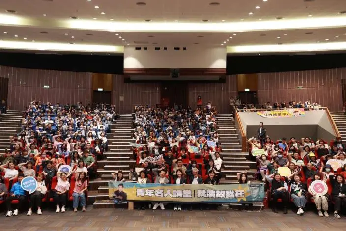 曾國城雲林開講擠爆!450青年搶聽「城式人生」金句,副縣長也力讚